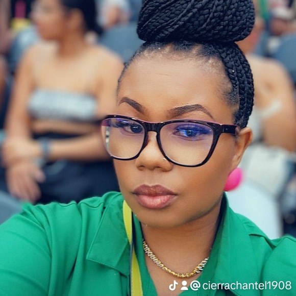 Meet your Posher, Cierra - Picture 1 of 1